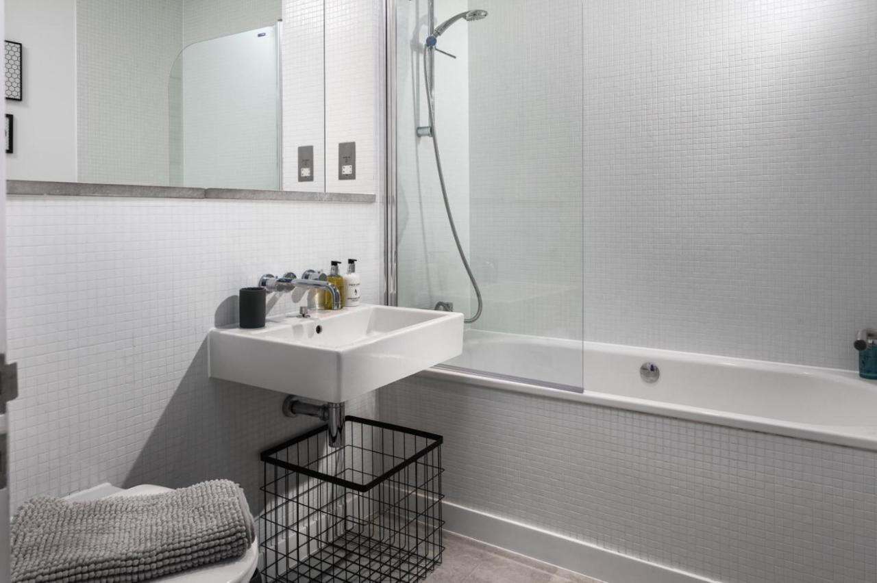 Two-Bedroom Apartment At Royal William Yard, Plymouth Bagian luar foto